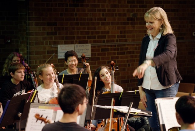 A002_C001_1028QF.0006322-2